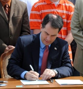 Govenor-Signing-9